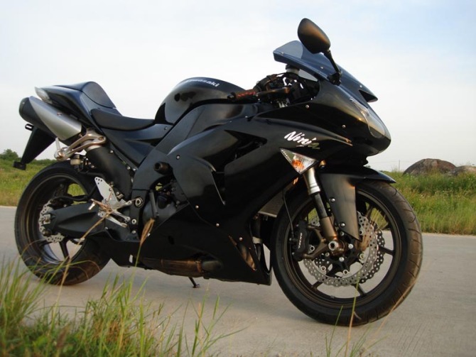 供应川崎 ZX-10R 摩托车　